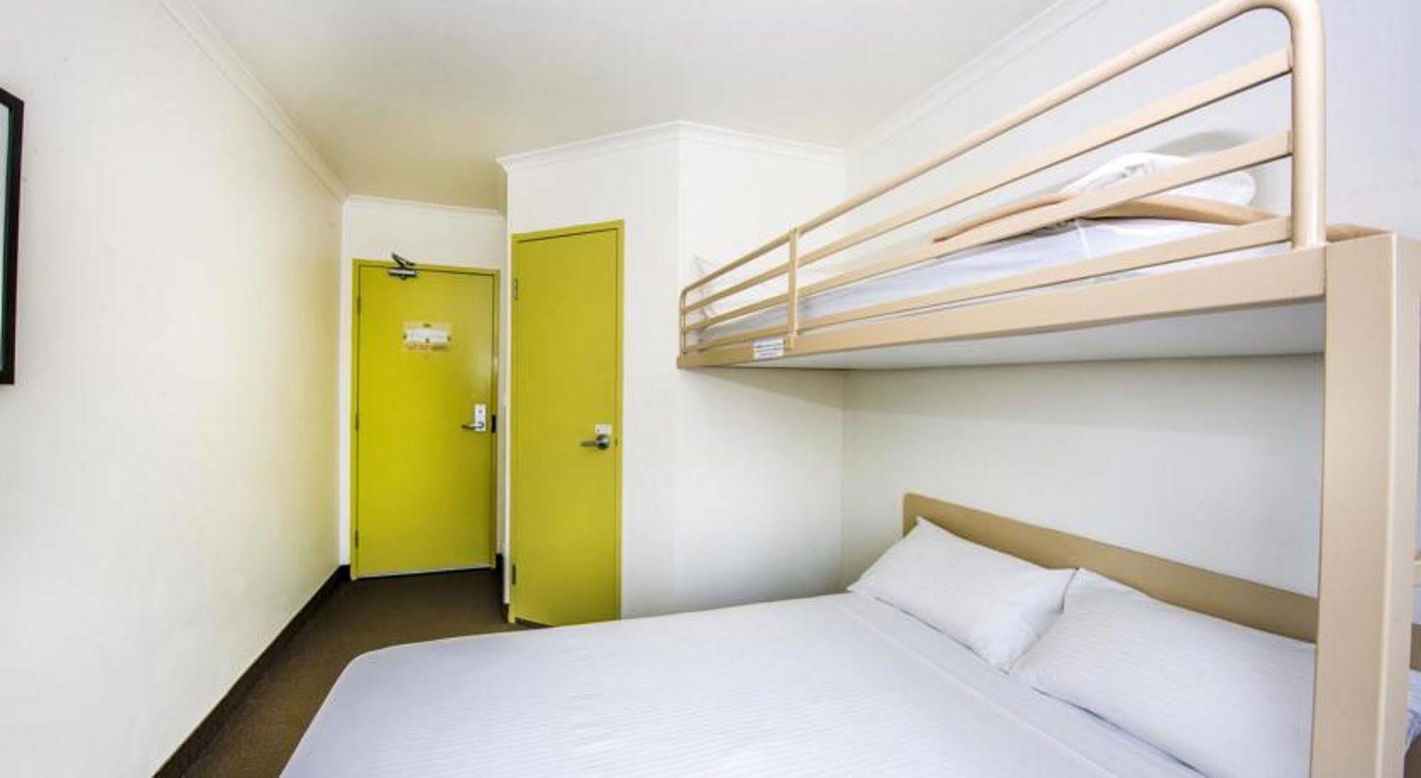 Ibis Budget Κοφς Χάρμπουρ Εξωτερικό φωτογραφία